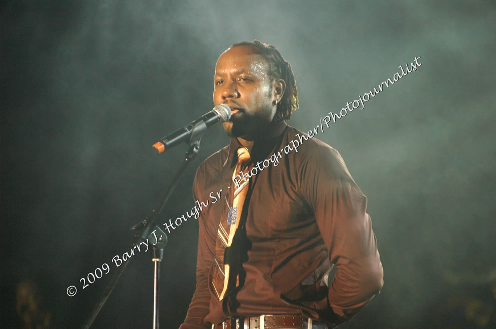 Da'ville @ Reggae Sumfest 2009 - International Night 2 - Reggae Sumfest 2009,Catherine Hall, Montego Bay, St. James, Jamaica W.I. - Saturaday, July 25, 2009 - Reggae Sumfest 2009, July 19 - 25, 2009 - Photographs by Net2Market.com - Barry J. Hough Sr. Photojournalist/Photograper - Photographs taken with a Nikon D70, D100, or D300 - Negril Travel Guide, Negril Jamaica WI - http://www.negriltravelguide.com - info@negriltravelguide.com...!